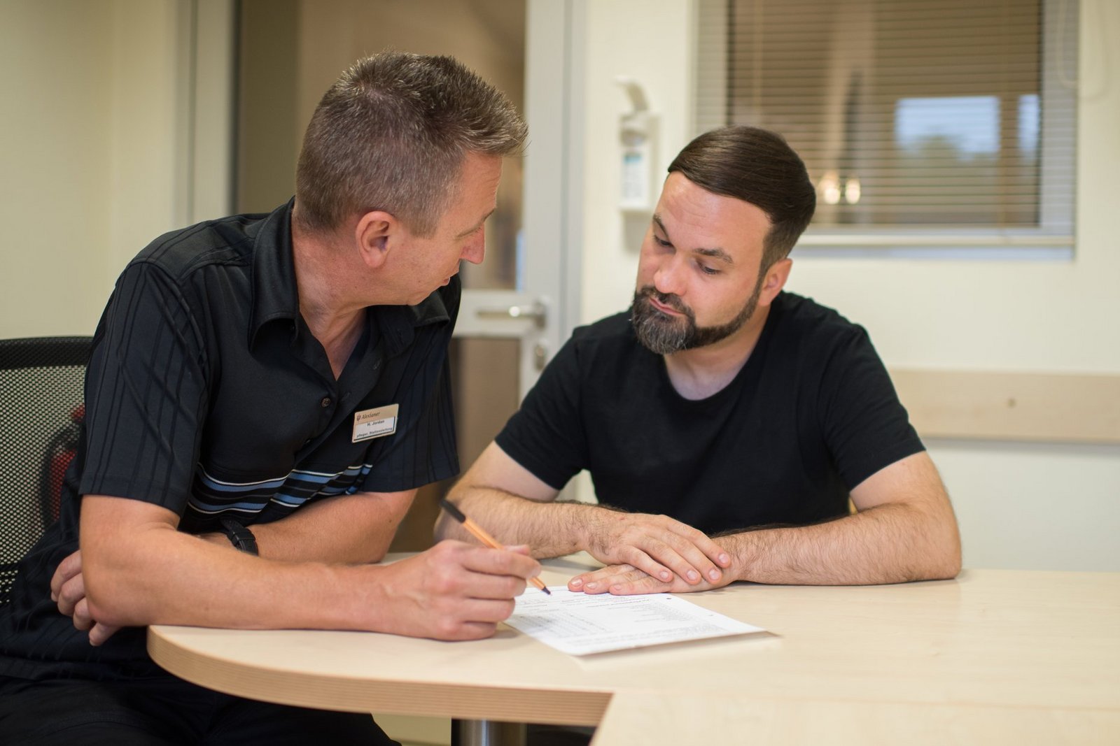 Besprechung eines Aufnahmebogens in der Suchtmedizin